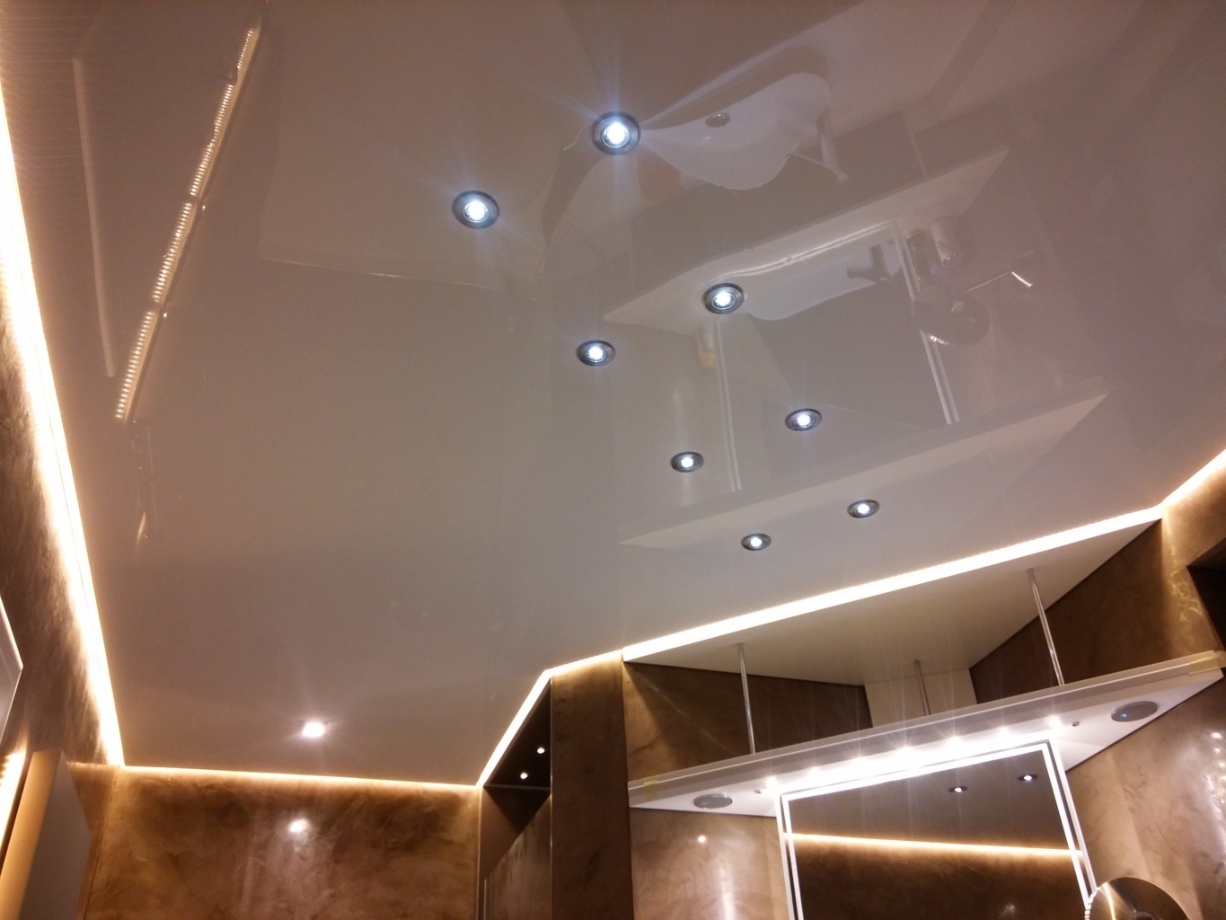 Spanndecke mit Beleuchtung in Buren