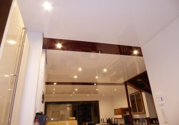 Spanndecke Wohnzimmer Farbenkombination